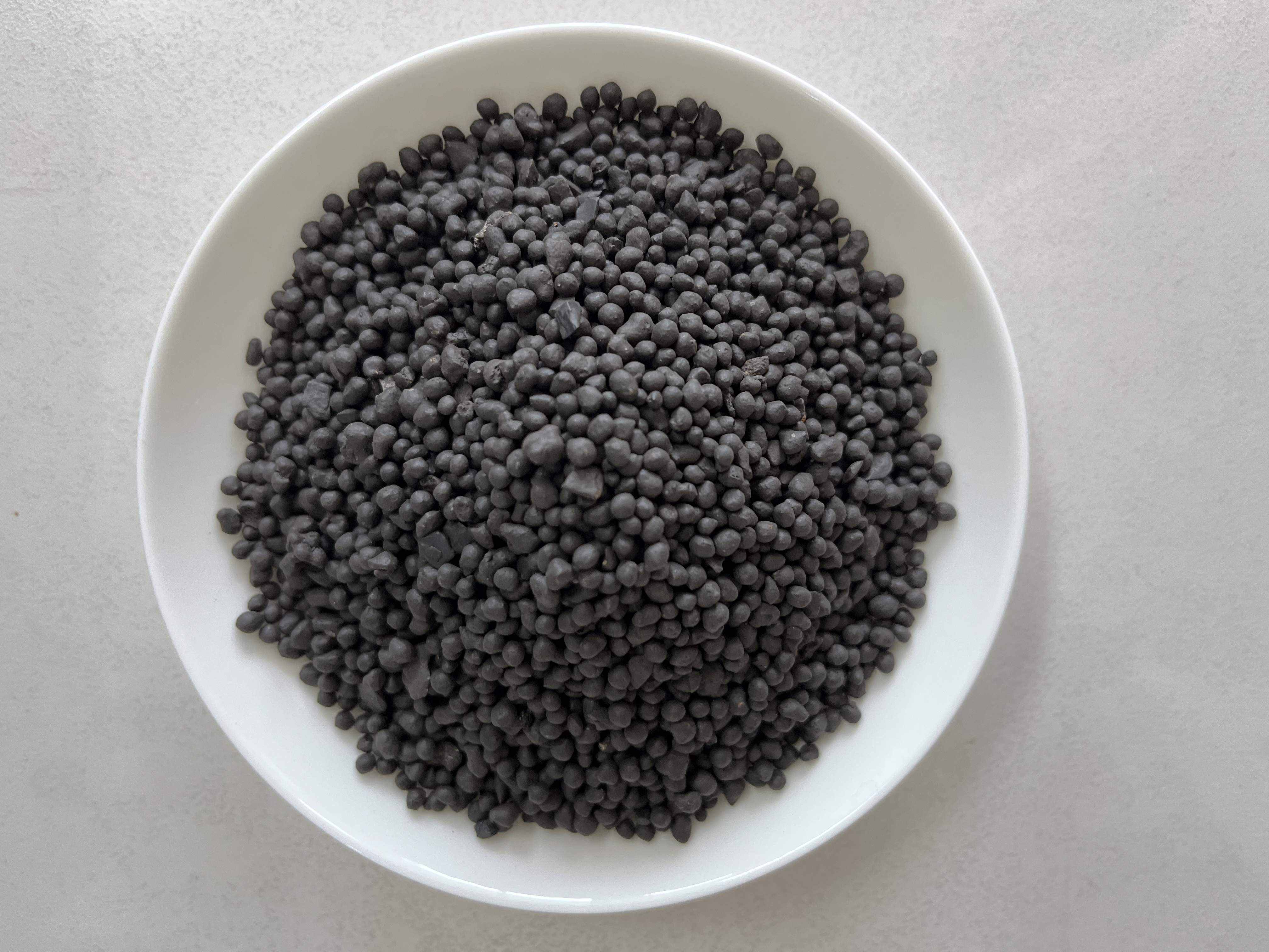 Sodium Humate: A Natural Solution for Animal Feed, Aquaculture & Environmental Management